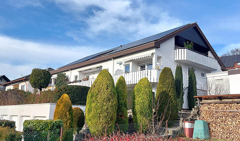 Opportunity for a new start! 2-room partially furnished, large balcony and garage - commission-free!