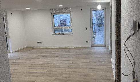 Erstbezug nach Kernsanierung: 2ZKB Erdgeschosswohnung mit gehobener Innenausstattung und Stellplatz