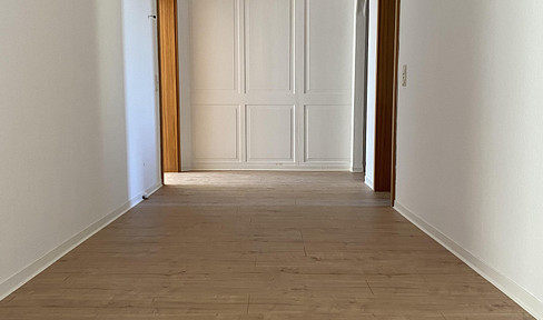 Renovated, spacious 2-room apartment in a central location.