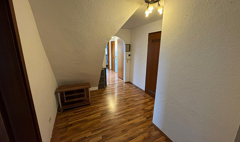 Besondere Dachgeschoss-Wohnung in Frankweiler (teilmöbliert)