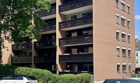 Raised first floor apartment: 1-room apartment with large balcony and green view