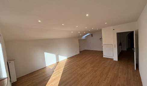 First occupancy: Completely renovated 4-room apartment