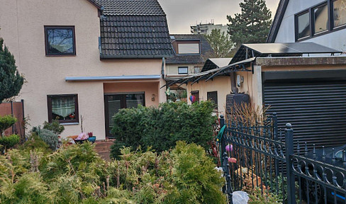Terraced house on the outskirts of Spandau, with 195 square meters of living space.