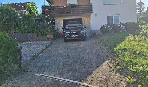 Detached EFH with pool, 1,000 m² plot & lots of potential!