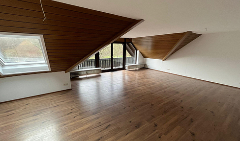 Charming 5-room apartment in a popular location with basement and parking space