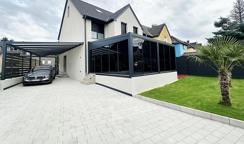 Exclusive detached house in a play street - completely refurbished and equipped to a high standard