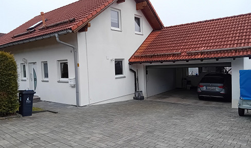 Detached house with 2 room basement apartment - commission free.