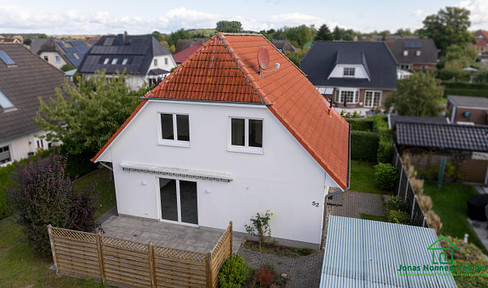 Einfamilienhaus mit Carport und Garten