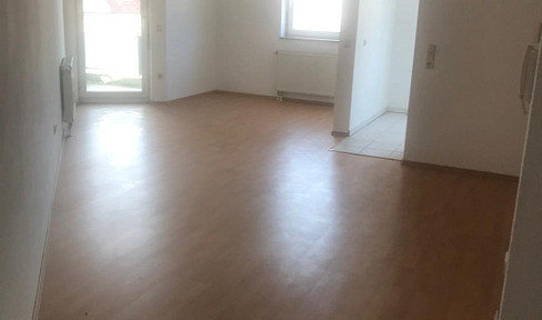 2,5 Zimmerwohnung mit Balkon, Terrasse und TG