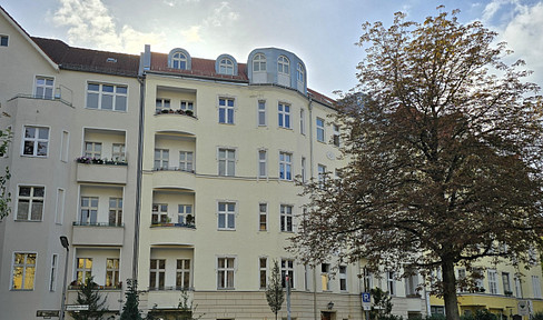 2x (renovated) 2 room apartment in old building, near Schloßstraße, vacant, from private owner