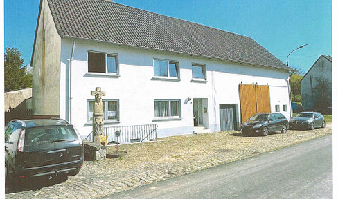 EFH Single-family house Farmhouse with garage, barns and ancillary facilities