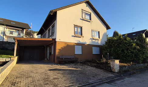 Reserviert!!! Solides Einfamilienhaus mit Einliegerwohnung in traumhafter Lage mit Weitblick