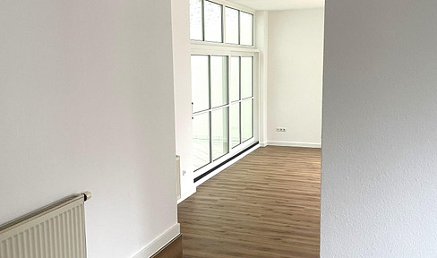 Bright and friendly raised first floor apartment with conservatory and fitted kitchen in a sought-after location in Dreieich