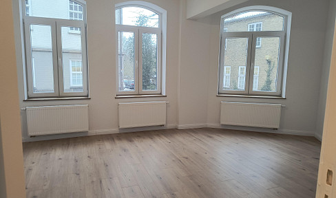 In the heart of the old town: 4 room apartment + balcony with private entrance, suitable for shared flats, renovated