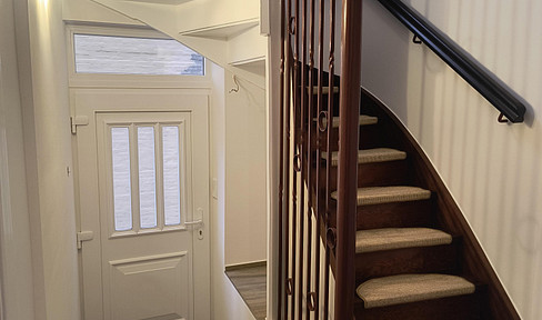 In the heart of the old town: 4 room apartment + balcony with private entrance, suitable for shared flats, renovated