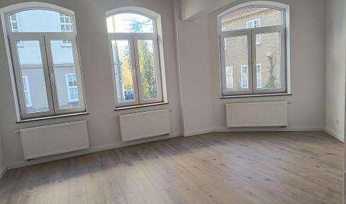 Im Herzen der Altstadt: 4 Zi Wohnung + Balkon mit eigenem Eingang WG geeignet saniert