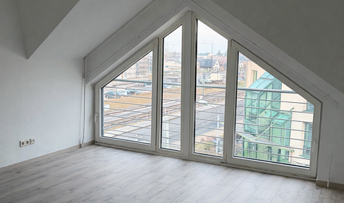 Penthouse with spacious roof terrace - 2 rooms, EBK, garage parking space and elevator