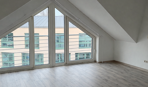 Penthouse with spacious roof terrace - 2 rooms, EBK, garage parking space and elevator