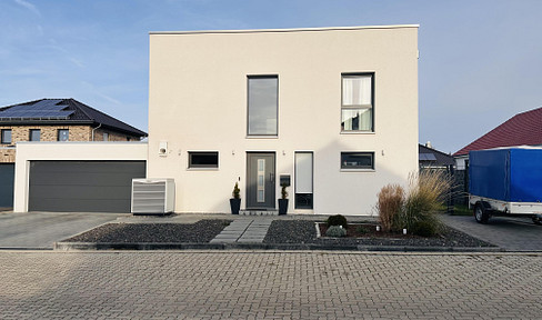 Provisionsfreie Moderne Stadtvilla mit Pool, Wintergarten und Doppelgarage