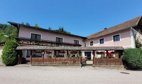 Inn with vacation apartments, central location, expandable