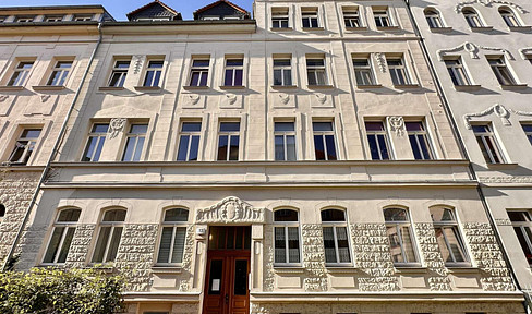 Available apartment on the first floor of a listed building in Leipzig-Eutritzsch