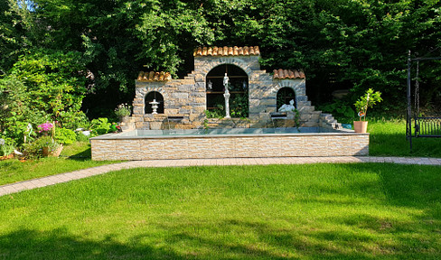 Elegant house with vintage pool and waterfall / new heating 2025