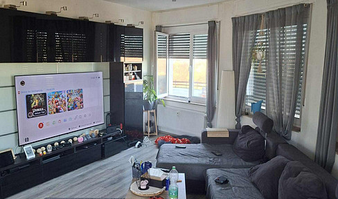 Haus im Haus - Sanierte 4,5 Zimmer Wohnung mit Einfamilienhaus Flair