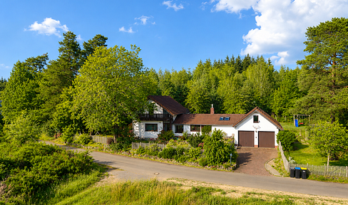 Fereinhaus Anwesen in exponierter Aussichtslage auf einem Höhenzug nahe Nürburgring provisionsfrei