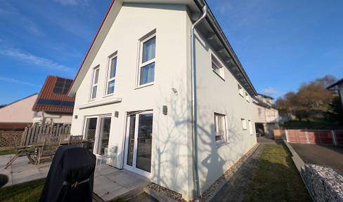 Beautiful, modern detached house with large plot in excellent location - opportunity!