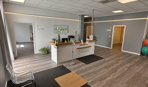 Ladenlokal im Erdgeschoss mit großer Schaufensterfront in Dietzenbach