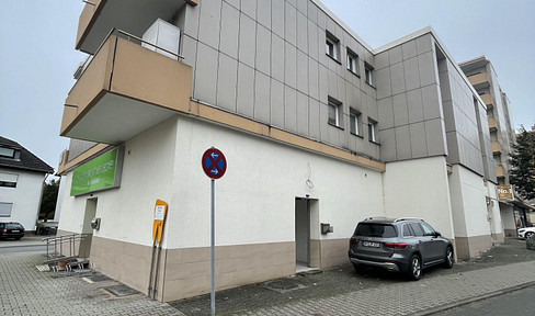 Capital investment with approx. 10 % yield - commercial property with elevator & separate entrances in Dietzenbach