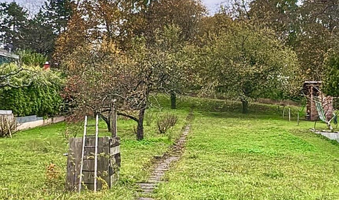 Sunny building plot for a semi-detached house in the most beautiful location in Haueneberstein