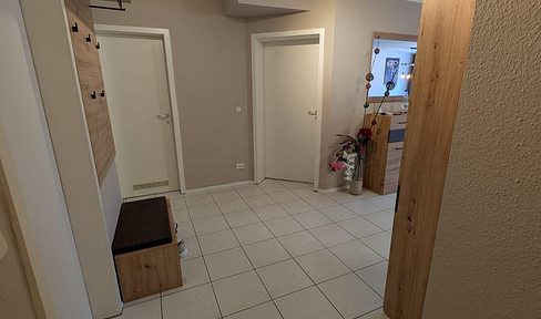 Schöne, lichtdurchflutete 4-Zimmerwohnung mit Balkon und Tiefgaragenstellplatz in Wolkersdorf