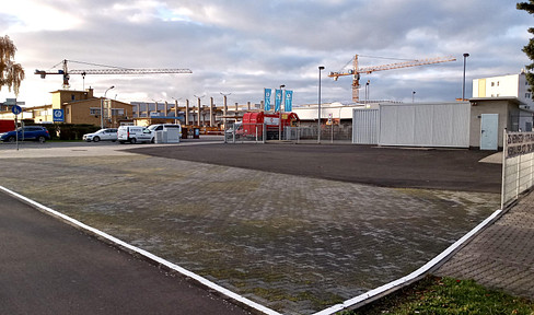 Top commercial space divisible in prime location near Aschaffenburg - ideal for car dealership-sales parking space