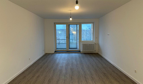 Directly at Anhalter Bahnhof! 3-room apartment with conservatory and balcony! (First occupancy after refurbishment)