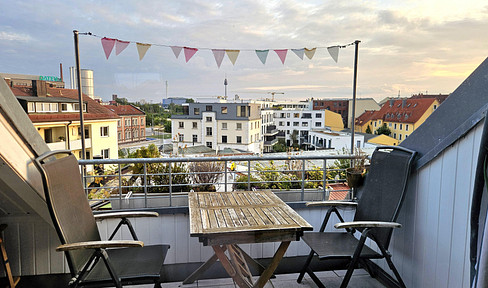 Light-flooded, modern penthouse with a view: centrally located, yet quiet *commission-free*