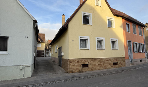 Cozy house with barn, courtyard parking for 6 cars, garden