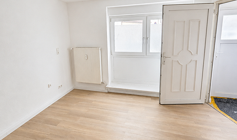 One room is still available in a shared apartment (WG) in a central location in Sontheim, Heilbronn.