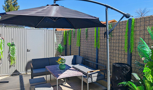 Living on the outskirts of the city - NB - large, sunny garden apartment.