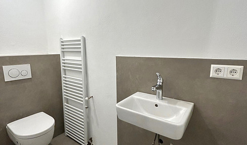 Exclusive living in Trier city center - completely renovated 3-room apartment with balcony & parking space