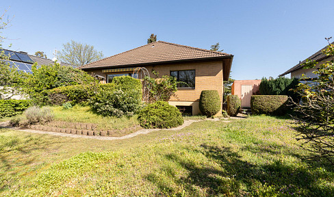 Traumhafter Bungalow mit großem Garten und Garage