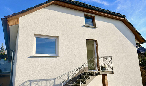 Family home with separate apartment & rental income – Garden + potential for renovation/extension.