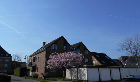 Luxurious 4-room apartment Korschenbroich near city center directly at the park commission-free