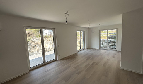 First occupancy: Premium new apartment building, energy efficiency class A+, with elevator, fitted kitchen, balcony, and evening sun in Zell.