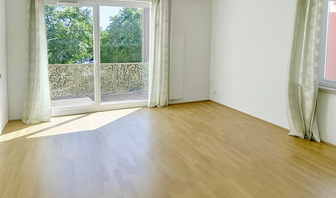 Bright, modern living on the canal - commission-free (B.j. 2012)