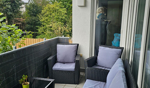 No fees! Quiet 3.5-room apartment on the 1st floor: Features include underfloor heating and solar panels, a balcony, a fitted kitchen, 2 bathrooms, an underground parking space, and insulation.