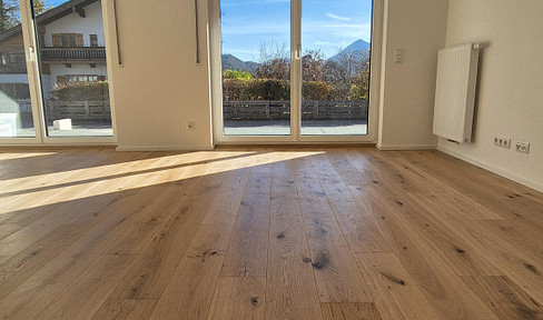 Exclusive first occupancy: ground floor apartment with wonderful bay window, huge elevated terrace and south-facing garden