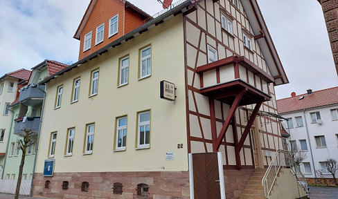 Solides Wohn- und Geschäftshaus mit Ausbaureserve in zentraler Stadtlage