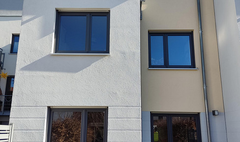 Modern, family-friendly townhouse in Altlindenau - for sale by owner.