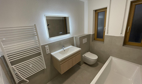 Provisionsfreie, vermietete, modernisierte 2-Zimmer-Wohnung mit Einbauküche & Stellplatz